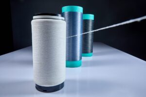 Bobines de fil polyamide recyclé coloré - REC Recyclage